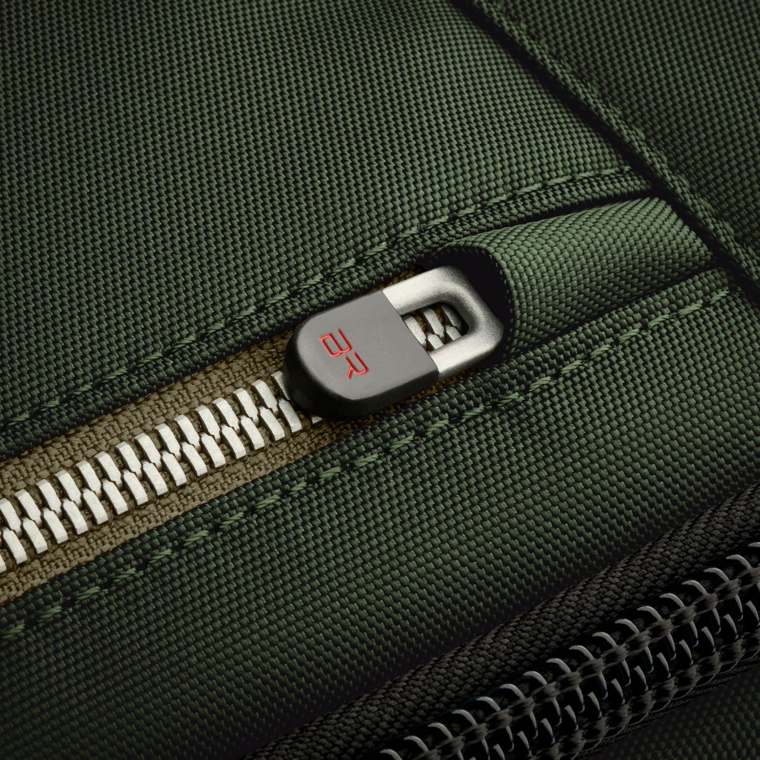 Briggs & Riley Medium Cargo Backpack Forest Zipper Close-up #color_forest