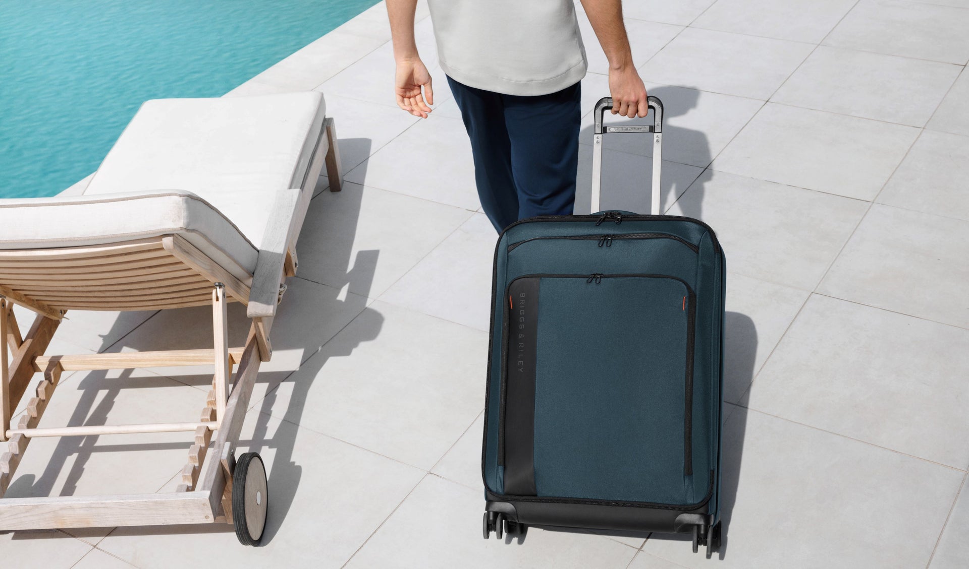Spinner vs. Upright Rolling Luggage Briggs & Riley
