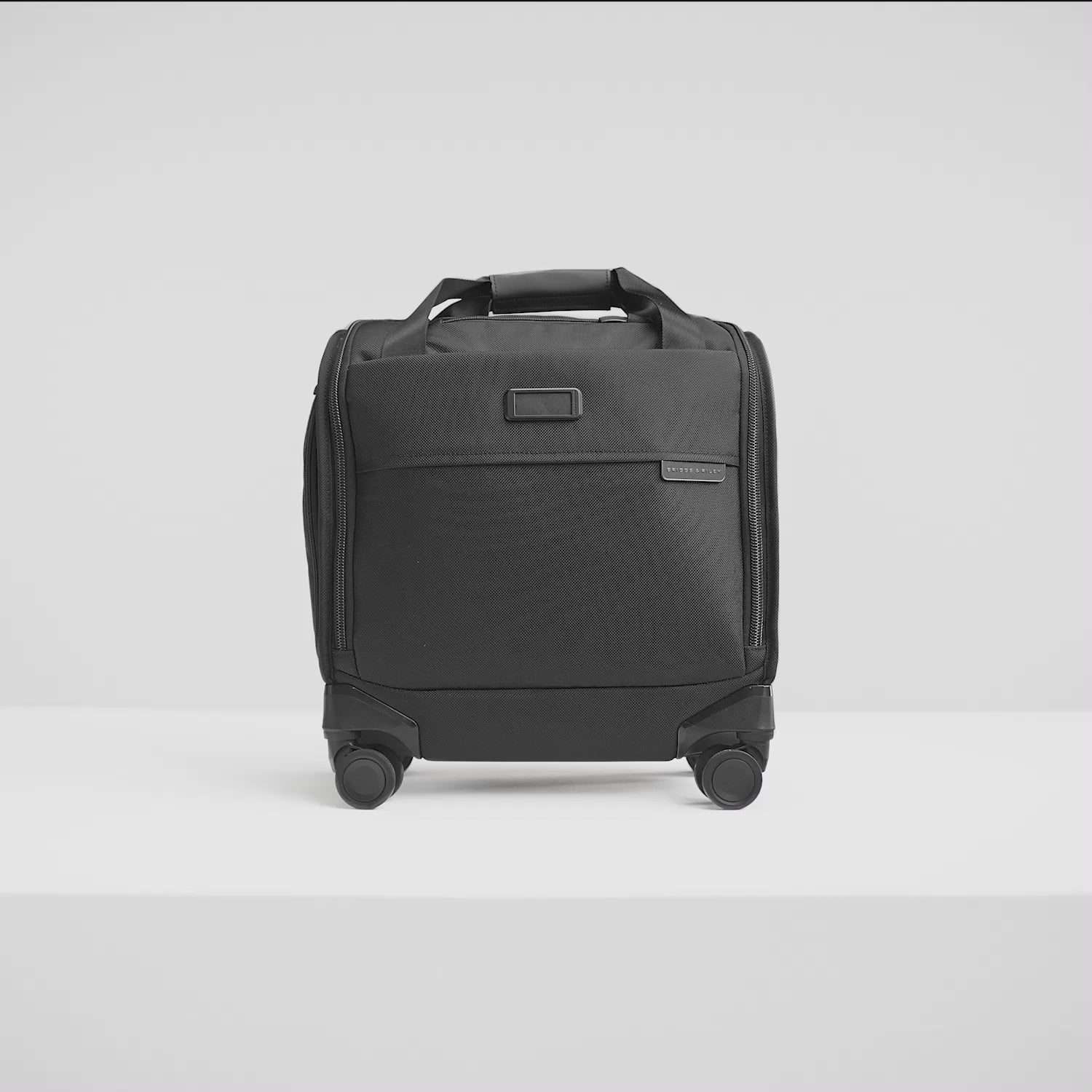 Briggs and Riley Baseline Cabin Spinner #color_steel-gray