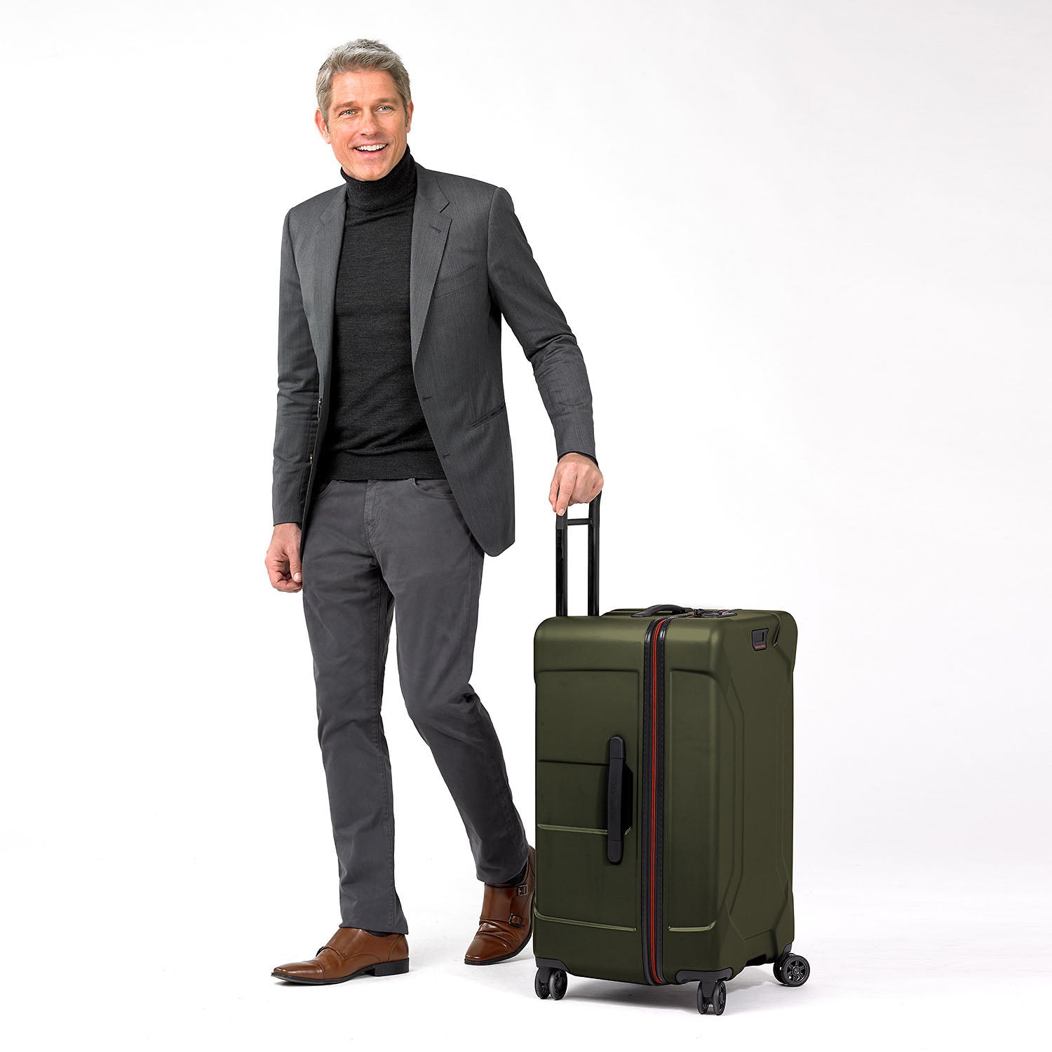 Torq Medium Trunk Spinner with Person #color_hunter